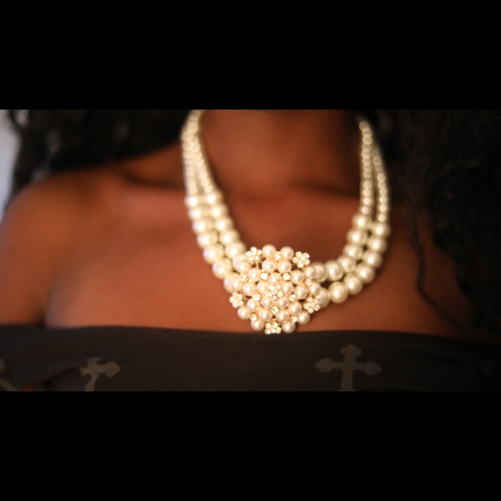 Sonya 3 Classy pearl necklace